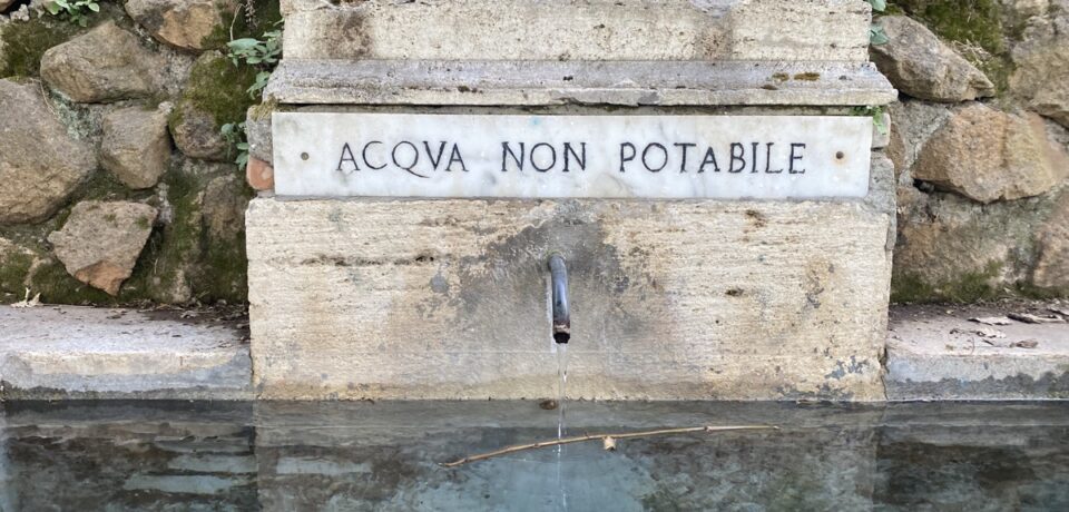 Water fountain with carved stone message "acqua non potabile" the water is not drinkable. 
